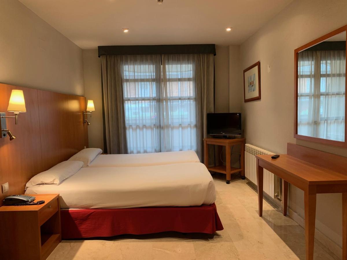 Exe Gran Hotel Almenar Las Rozas de Madrid Exterior photo