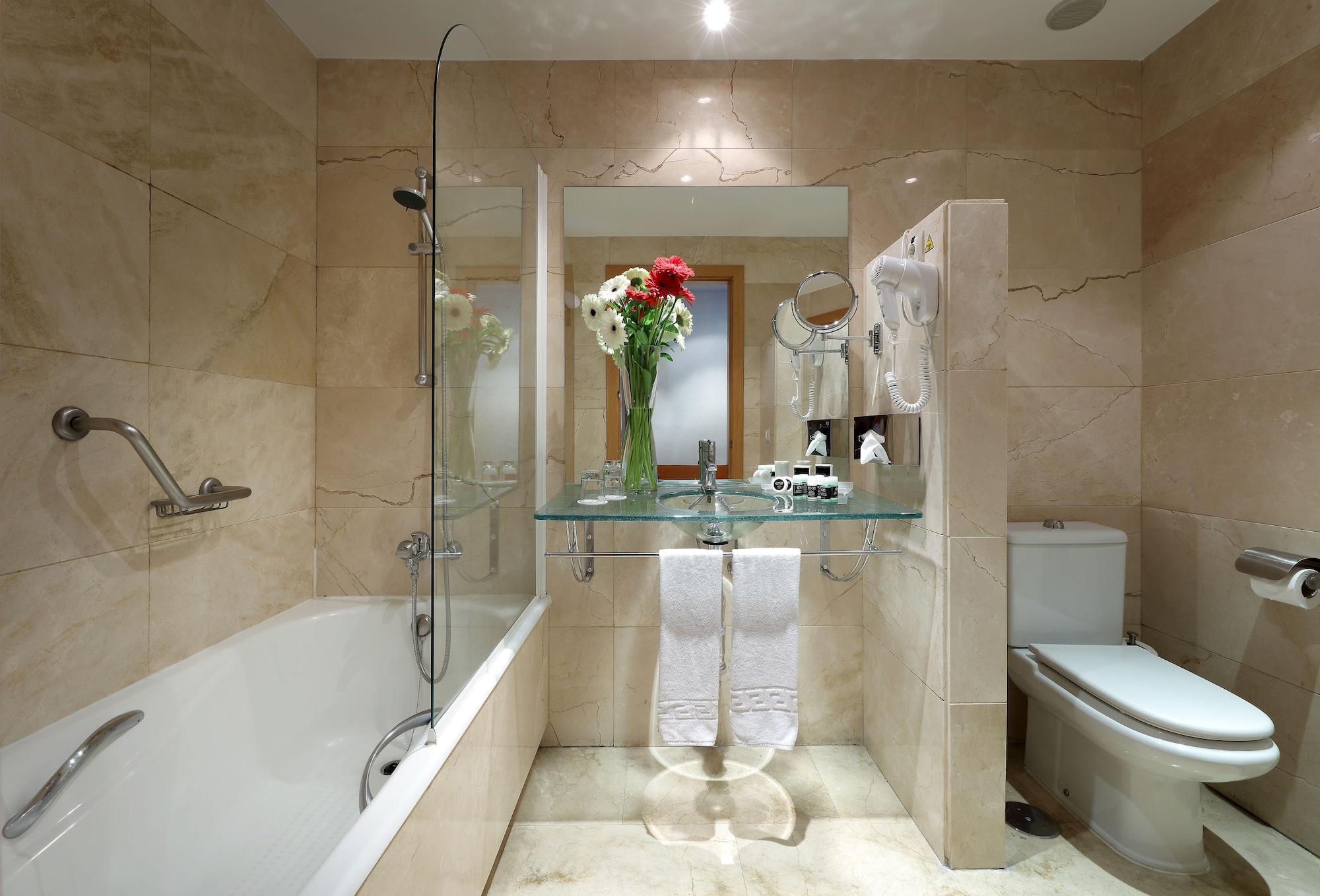Exe Gran Hotel Almenar Las Rozas de Madrid Exterior photo