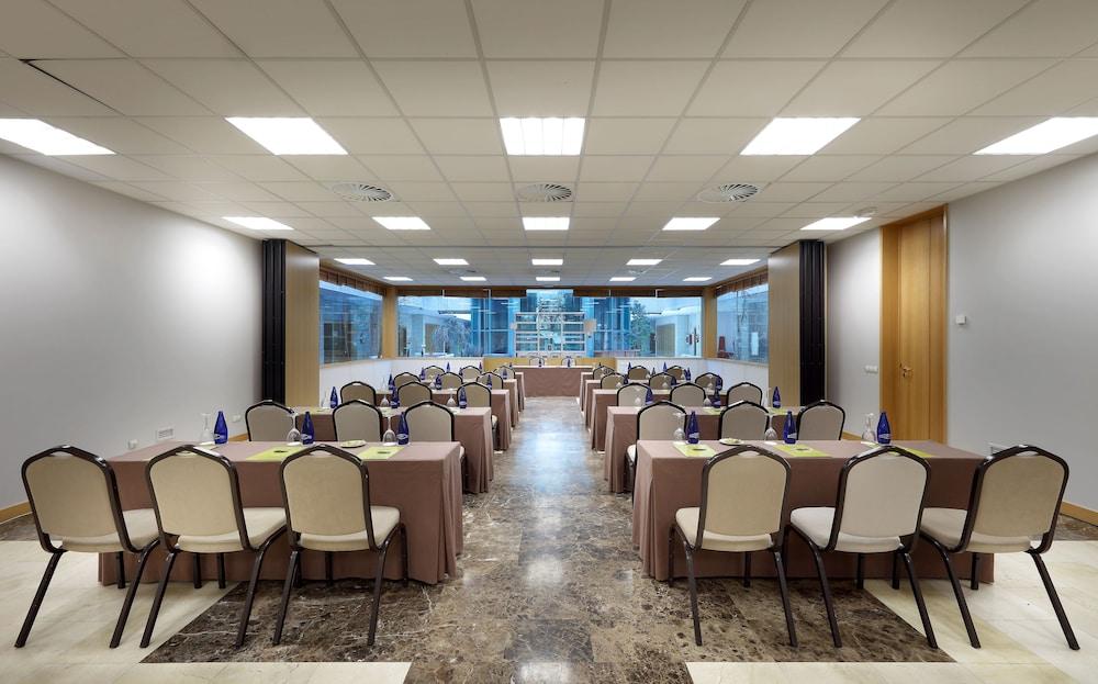 Exe Gran Hotel Almenar Las Rozas de Madrid Exterior photo