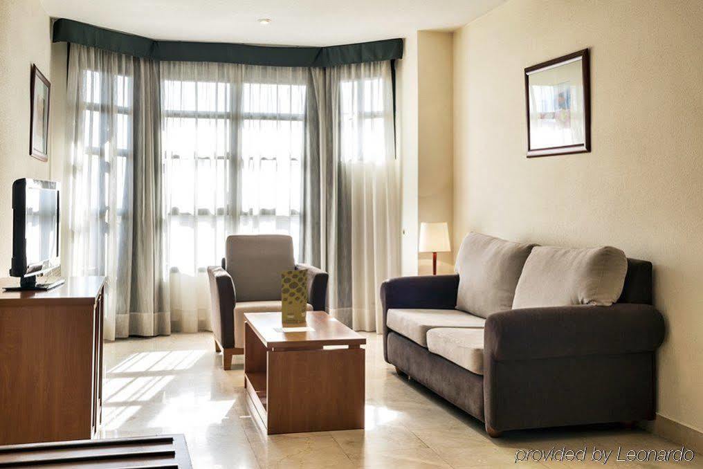 Exe Gran Hotel Almenar Las Rozas de Madrid Exterior photo