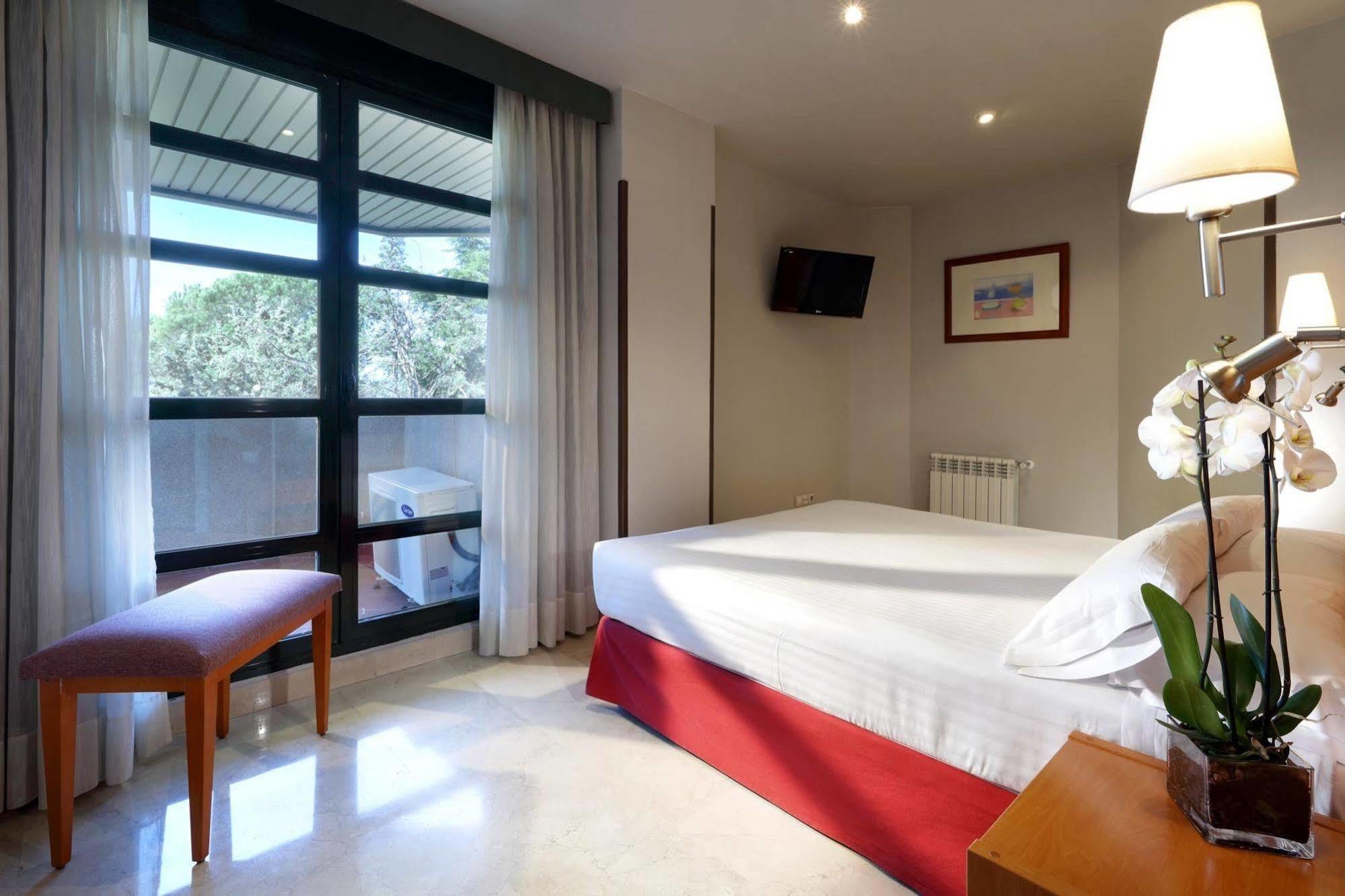 Exe Gran Hotel Almenar Las Rozas de Madrid Exterior photo