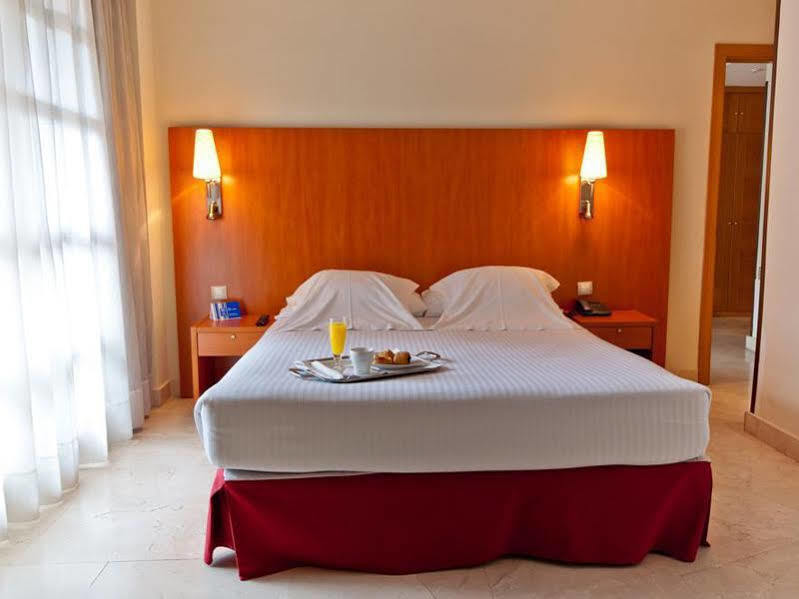 Exe Gran Hotel Almenar Las Rozas de Madrid Exterior photo